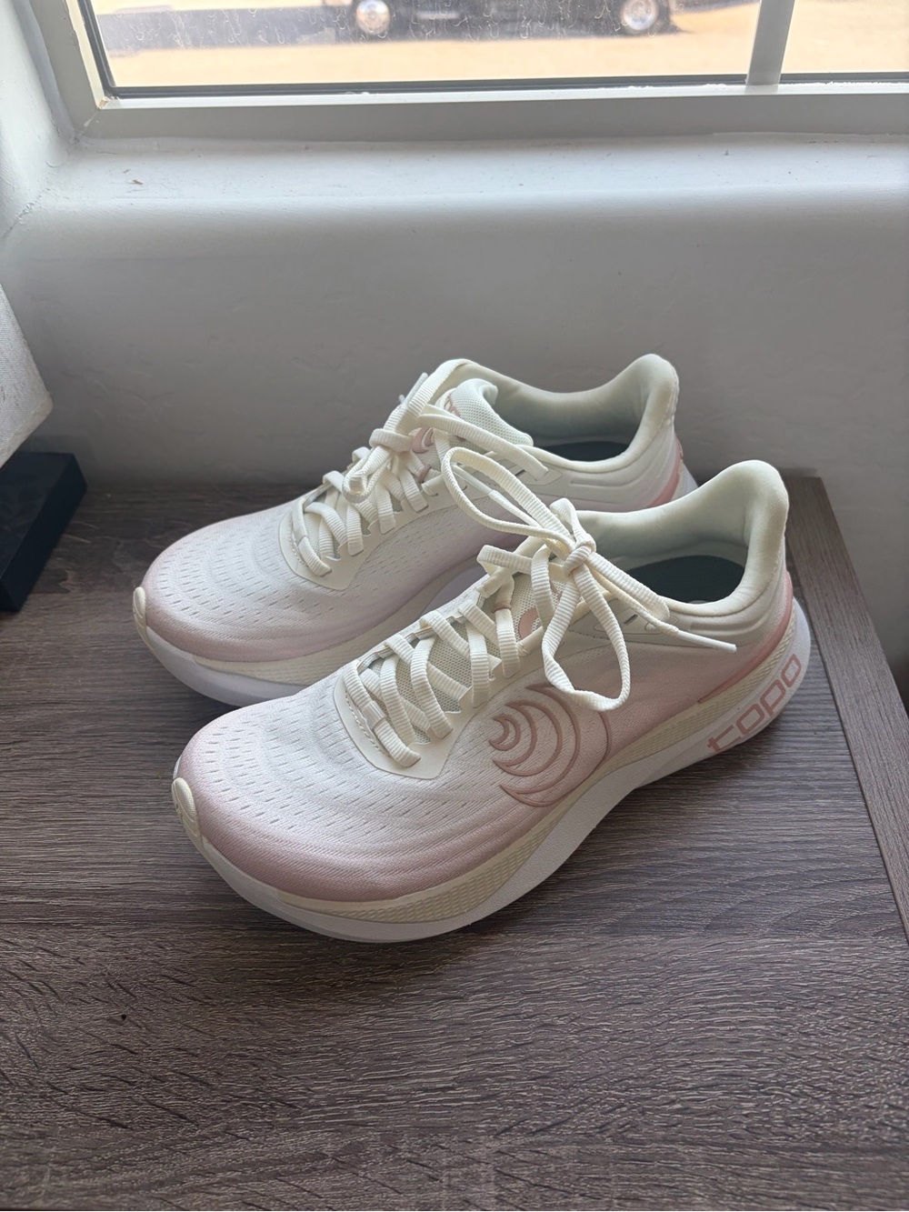 Women's Topo Aura Stability Running Shoe Size 8